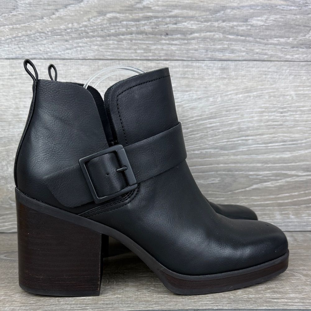 Korks Kari Women’s Sz 9.5M Black Chunky Heel Y2K Buckle Pull On Ankle Boots